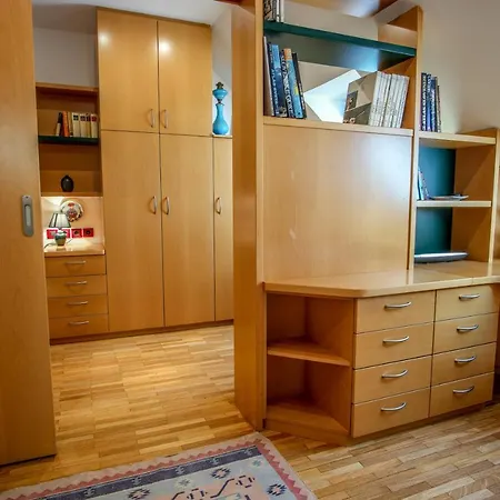 Martys Place With Private Parking Apartma *