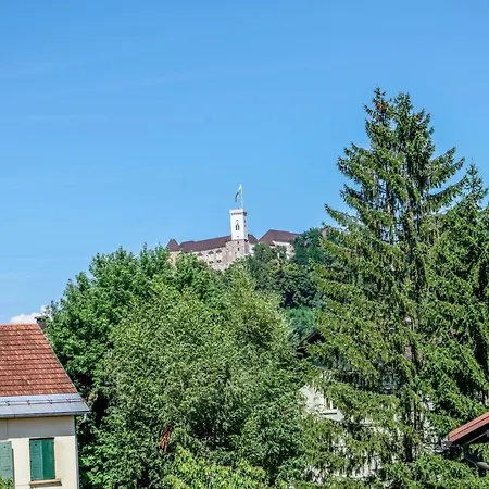 Martys Place With Private Parking Apartma