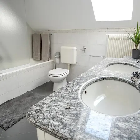 Martys Place With Private Parking Apartamento *